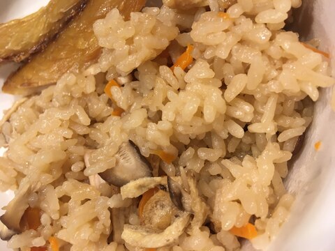 炊飯器で簡単！　鶏肉の炊き込みご飯